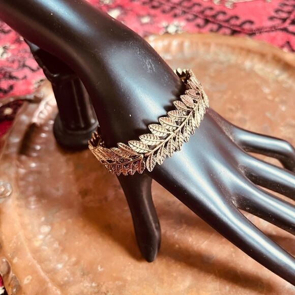 Vintage fern leaf stretch bracelet | brass toned - Picture 5 of 5